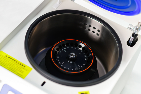 Centrífuga de alta velocidade de 16500 rpm com opções de rotor versáteis