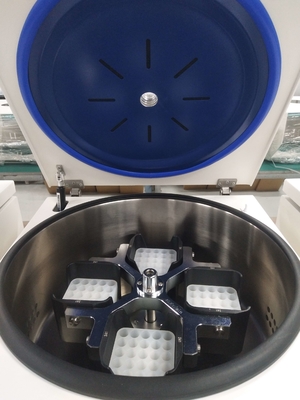 Centrífuga de alta velocidade de grande capacidade de 3L de banco rotor de balanço polivalente para análises de laboratório