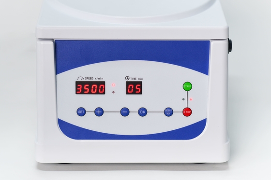 Máquina de centrífuga de baixa ruído 4000 RPM de baixa velocidade 2100xg RCF para aplicações de laboratório de rotina